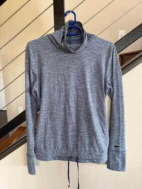 Nike Women’s hearhered blue Long-Sleeve dri-fit Turtleneck Pullover